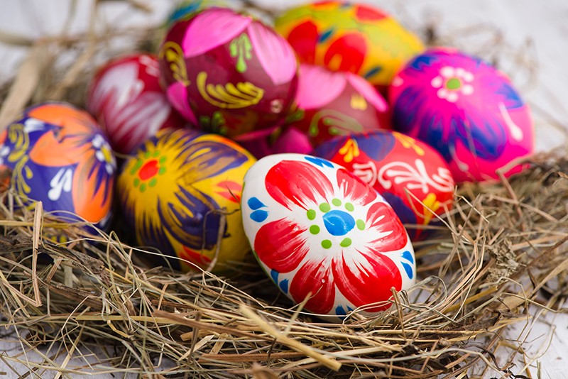 Chocolade paaseitjes, uiteenlopende verpakkingen, folies, kleuren en maten